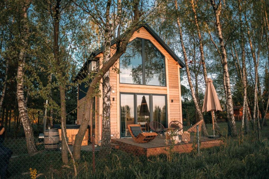 a tiny house in the middle of a forest at Skryta Chata Ojców in Smardzowice
