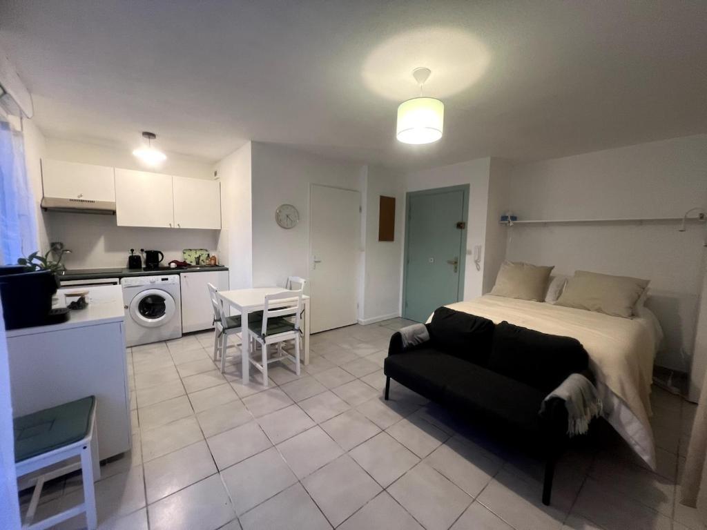 Studio avec Jardin Privé, Piscine, Tennis, Climatisation, calme