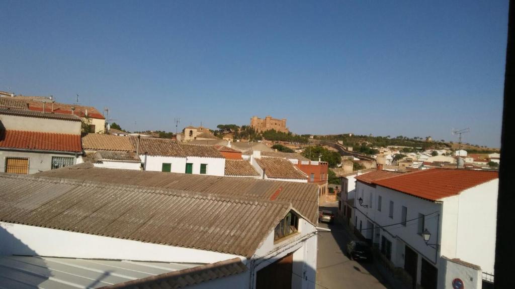 an aerial view of a city with roofs at Apartamento Delicia in Belmonte