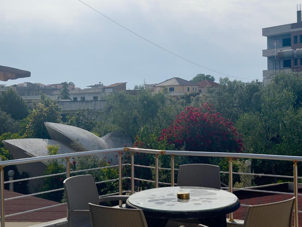 a patio with a table and chairs on a balcony at Guest House Kasa Garden in Durrës