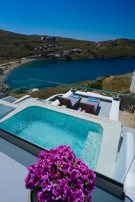 a vase of purple flowers sitting on top of a house at Vista Mare Suites in Kithnos