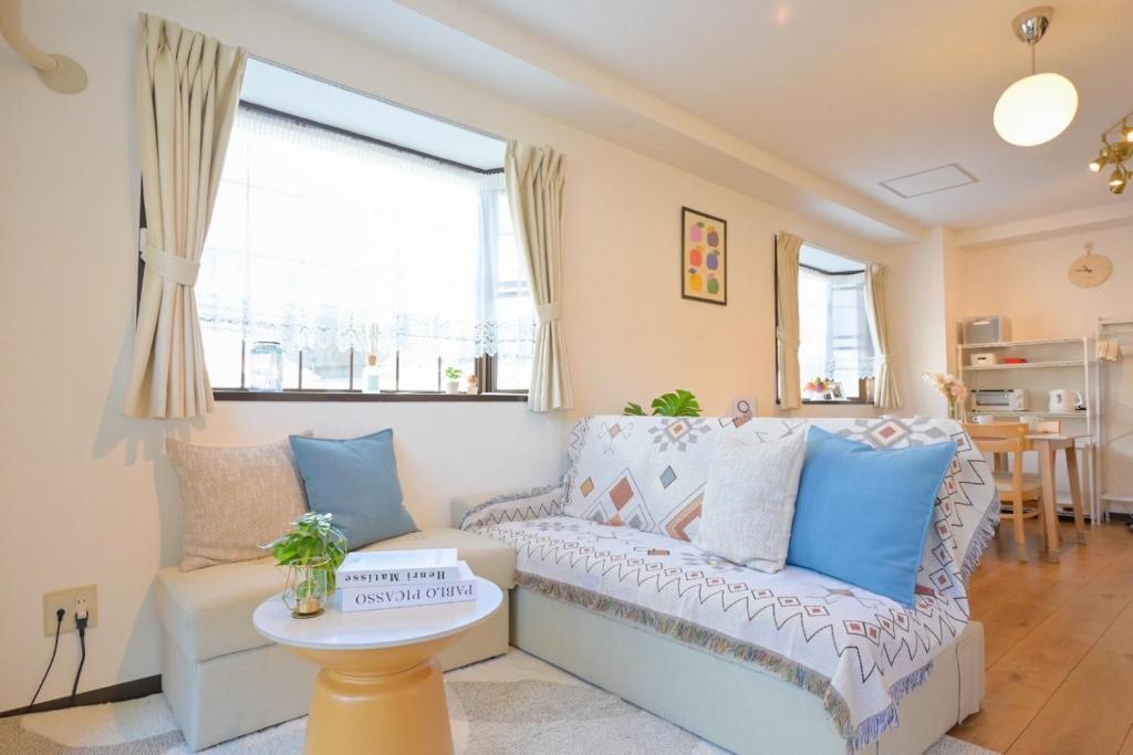 a living room with a couch and a table at ゲストハウス夢宿 in Osaka