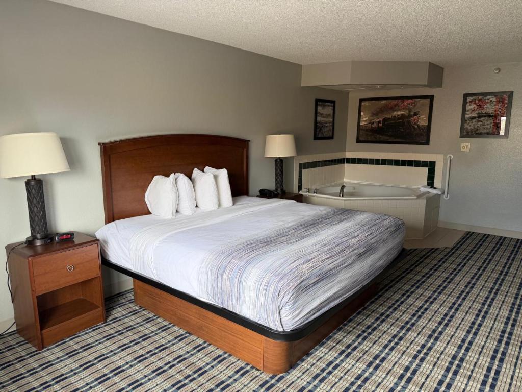 AmericInn by Wyndham Kearney - Studio-suite Met Kingsize Bed – Niet-roken