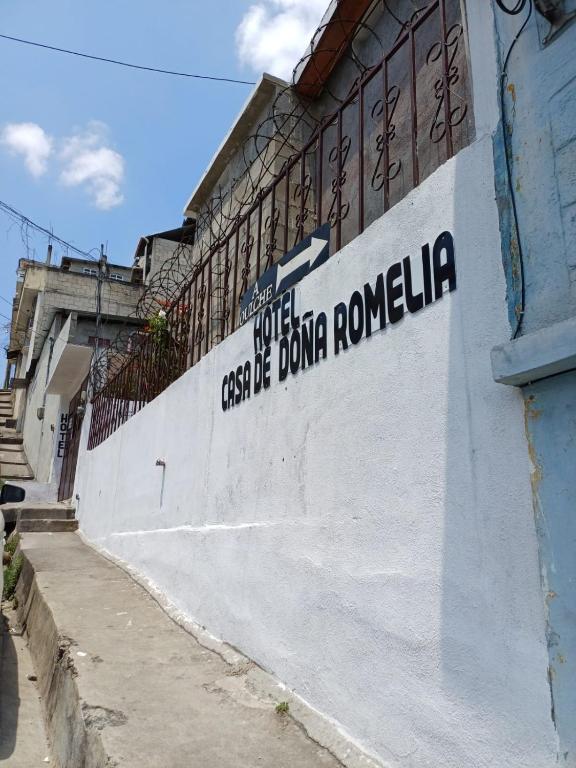a wall with a sign on the side of a building at Hotel casa de doña Rome in Chichicastenango