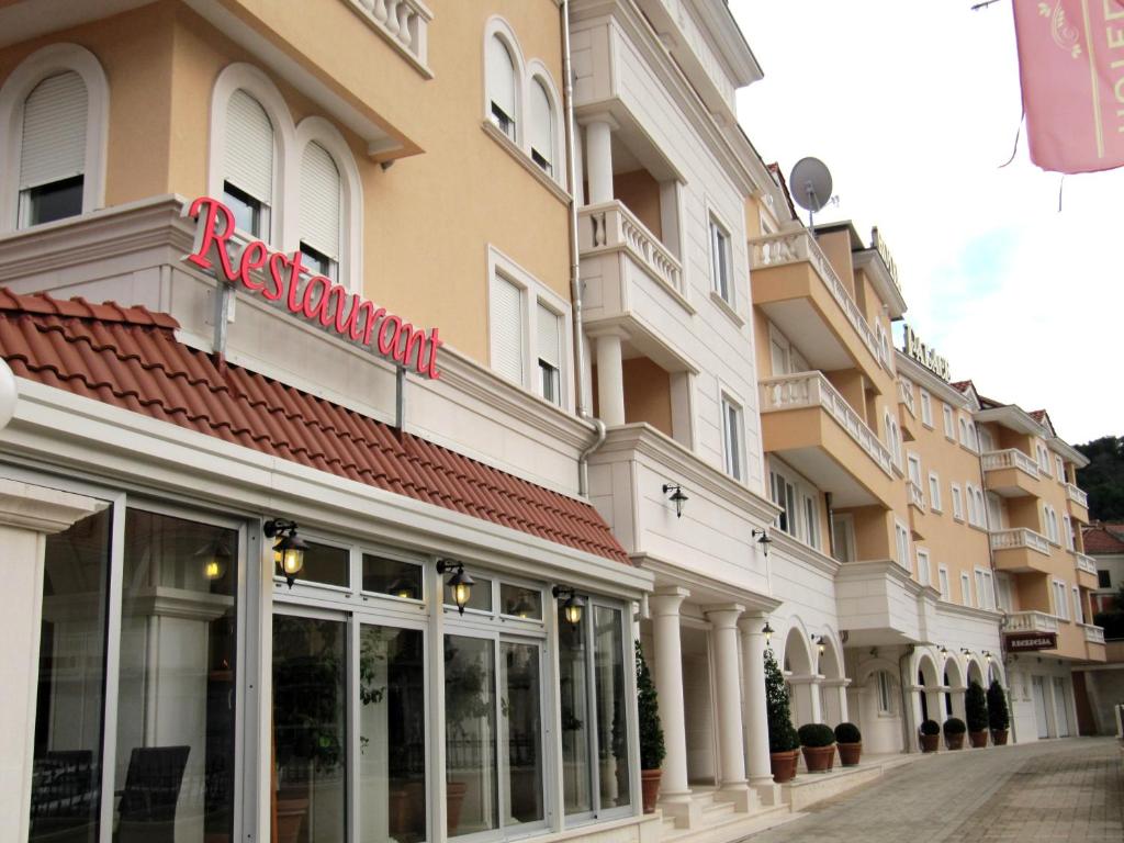 Budova, kde se hotel nachází