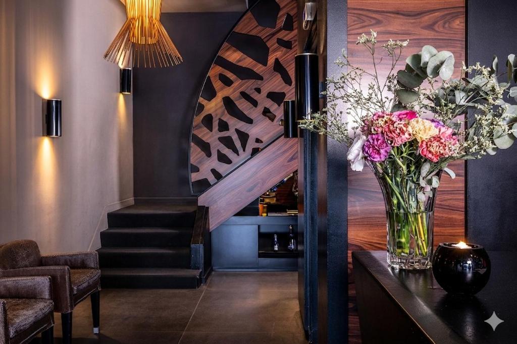 a vase of flowers on a table in a lobby at LHotel - face au château - boutique hôtel et séminaires in Nantes