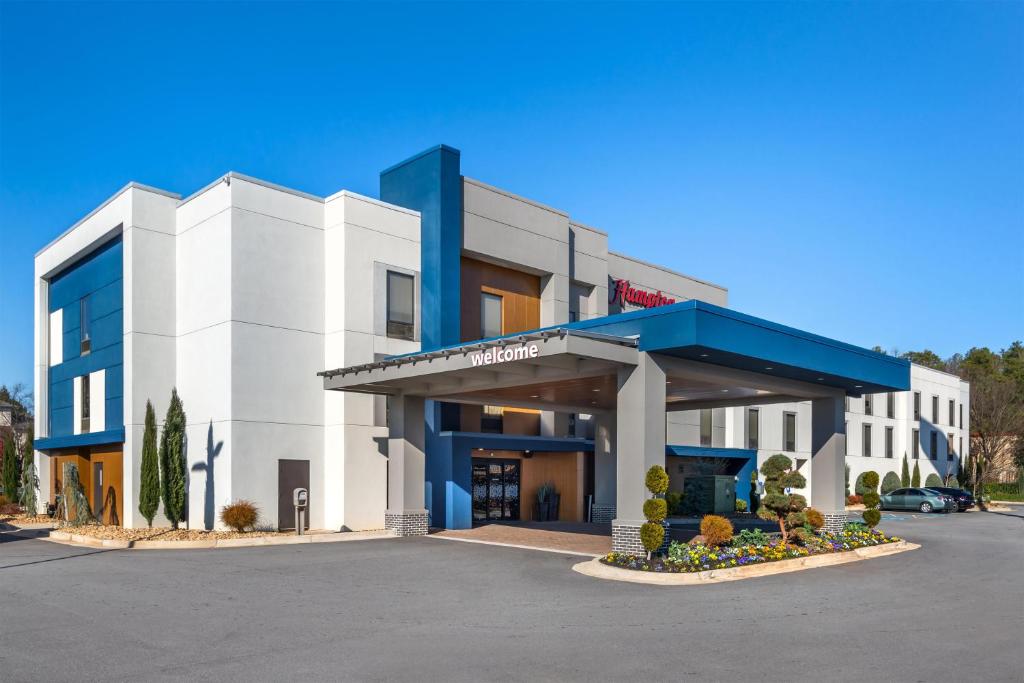 a rendering of a hotel with a gas station at Hampton Inn Atlanta-Stockbridge in Stockbridge