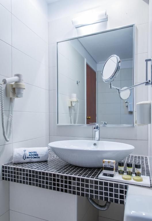 Koupelna v ubytování Hotel Adonis