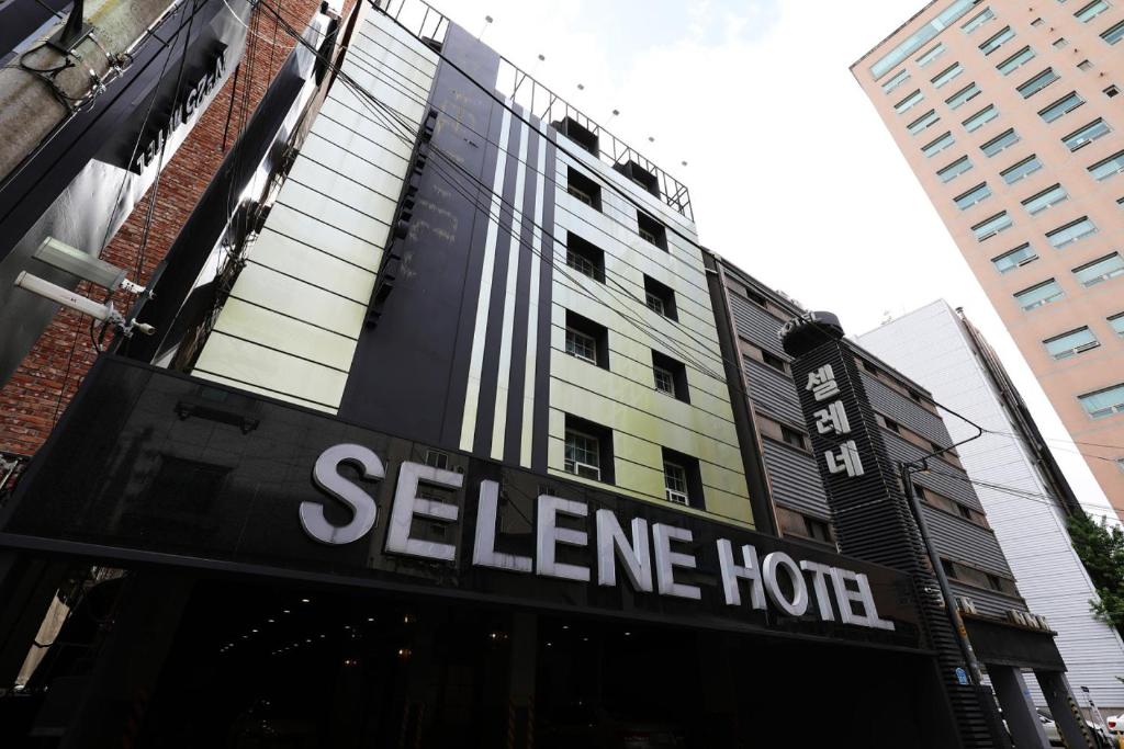 a sign for a seattle hotel on a building at Selene Hotel in Seoul