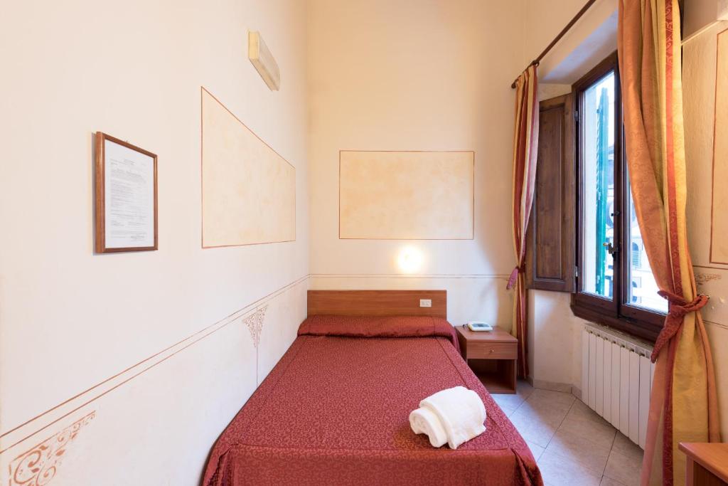 
Economy Double Room with Shared Bathroom
