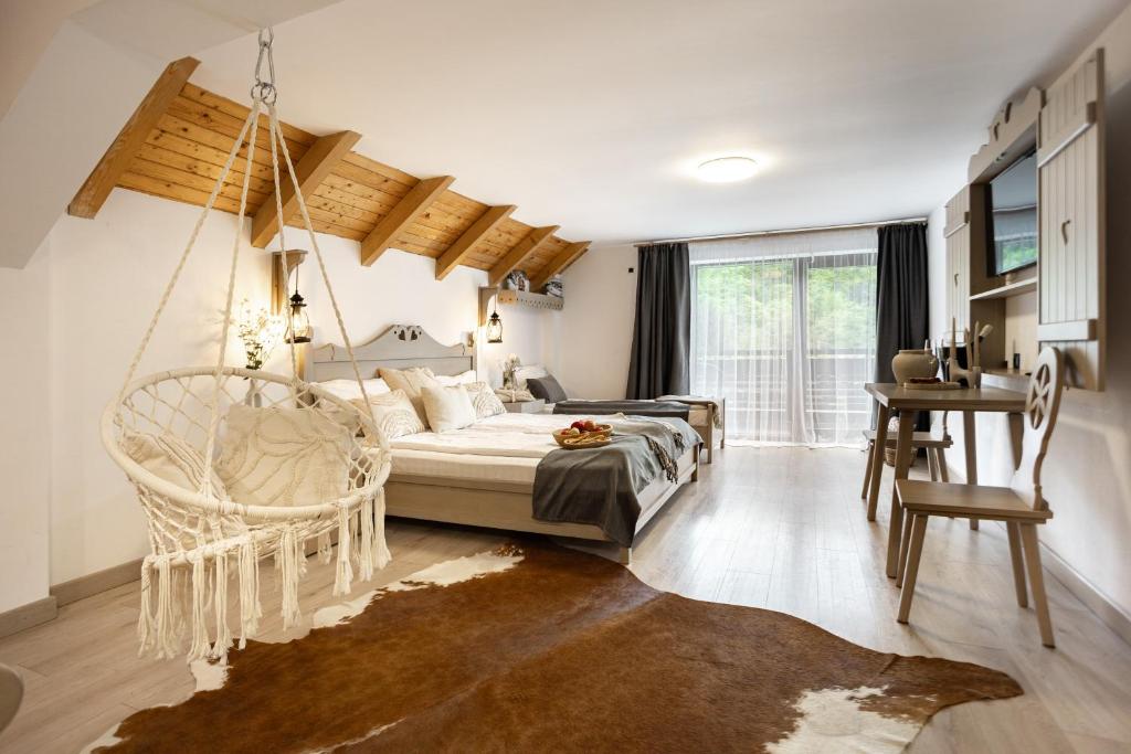 a bedroom with a swing bed and a desk at Pensiunea Mama Cozonacilor in Bran