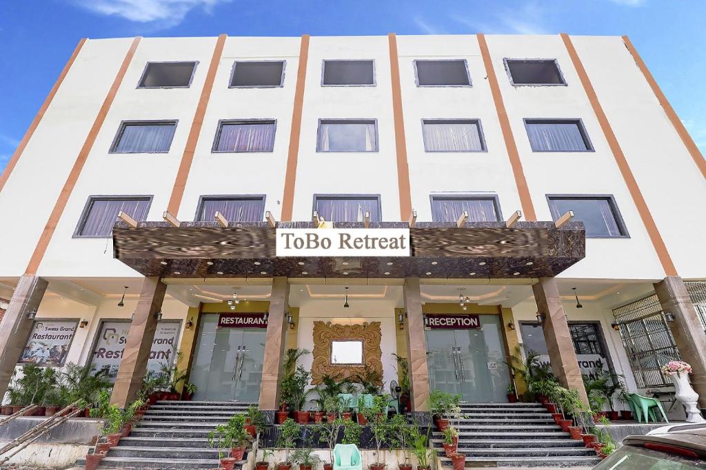 a hotel with a sign that reads jobo retreat at ToBo Retreat Agra Taj Mahal in Agra