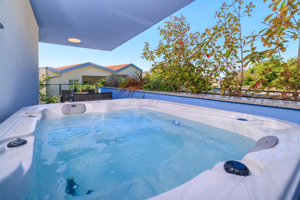 a jacuzzi tub in the backyard of a house at Schmidt mali in Dramalj
