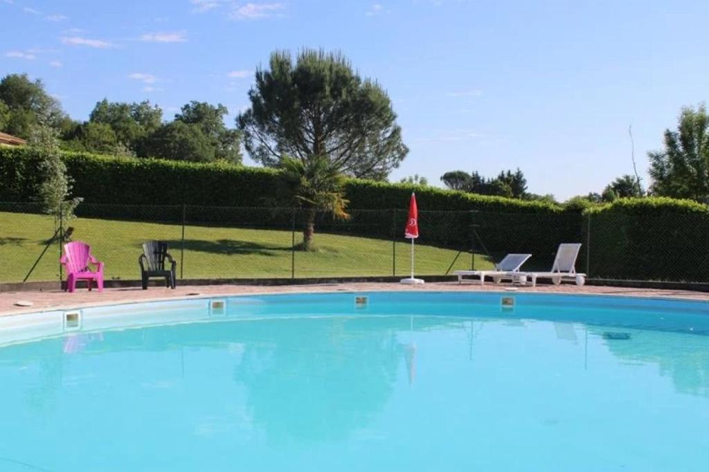 Gallery image of Camping 3 étoiles - Piscine - eehgef in Casties-Labrande