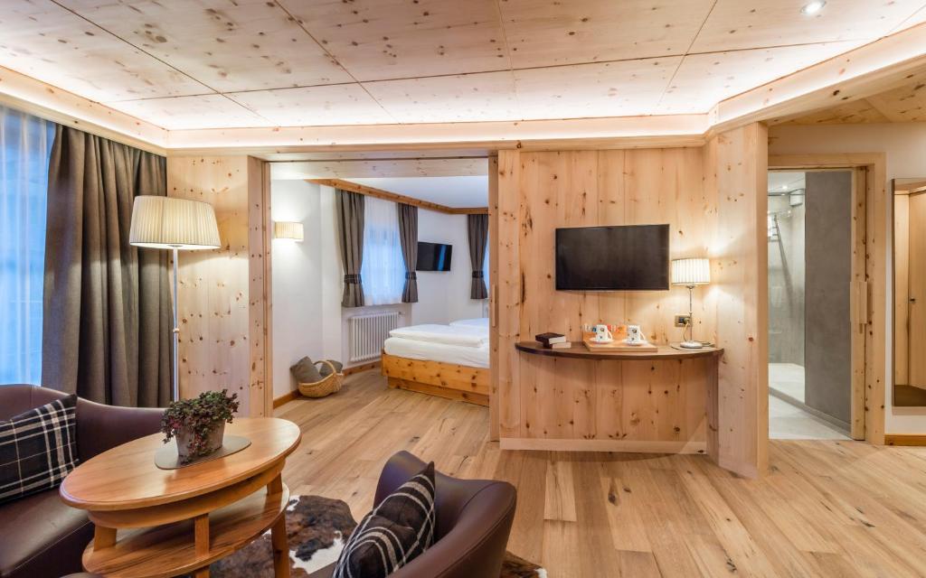 TV a/nebo společenská místnost v ubytování Hotel Angelo Engel