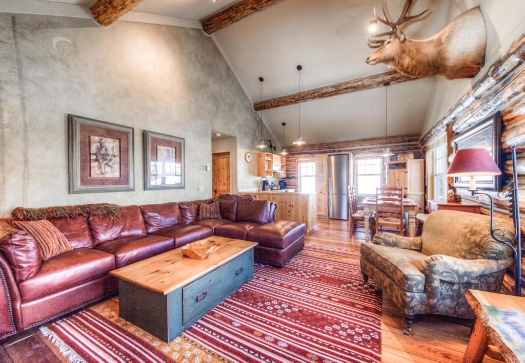 Cowboy Heaven Cabins 9 Rustic Ridge Big Sky Mountain Village Updated 2021 Prices