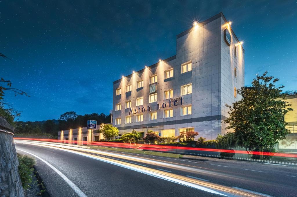 Aston Hotel