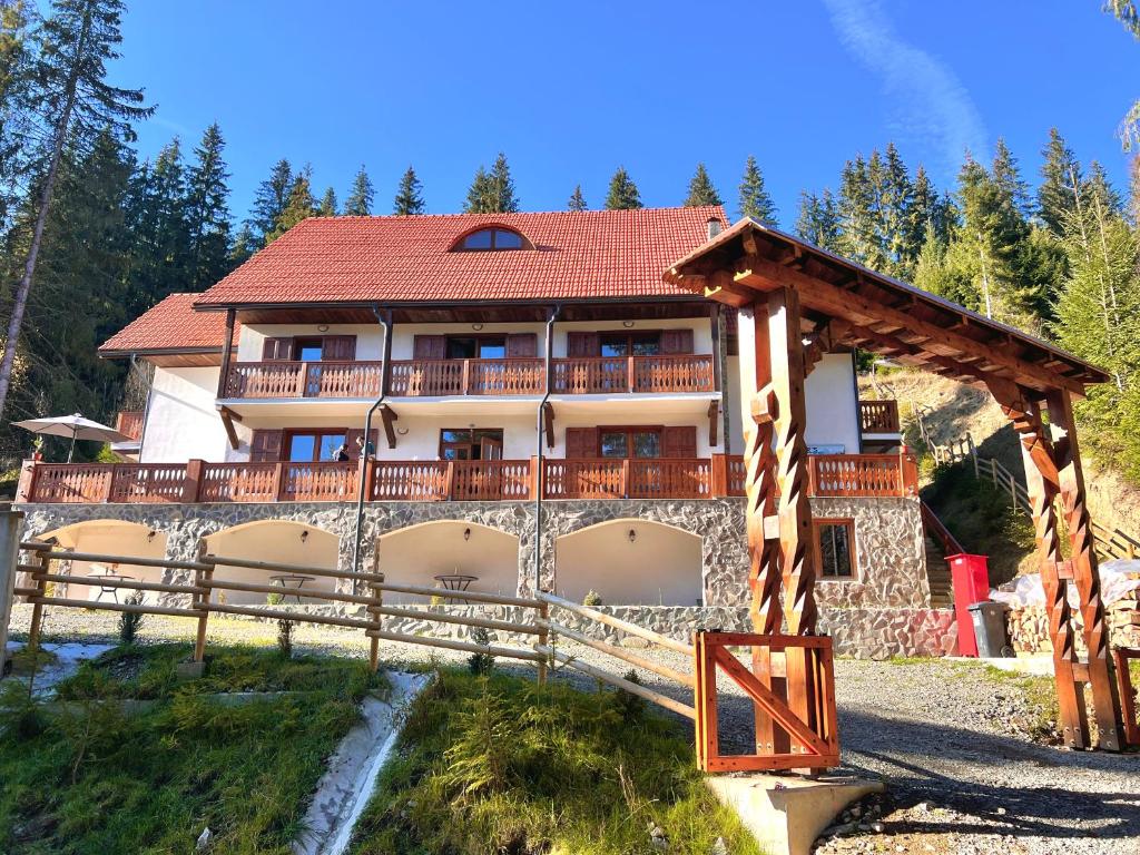 a large house with a wooden fence in front of it at Caesars HOUSE Lac Belis in Luna de Sus