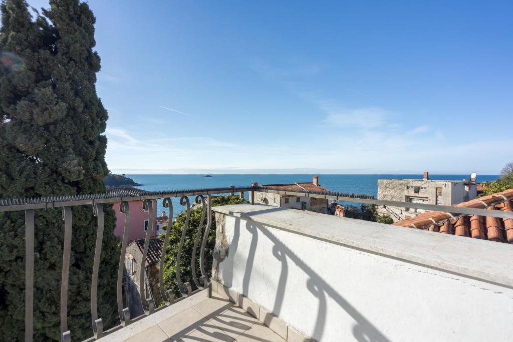 La Vista Sea View