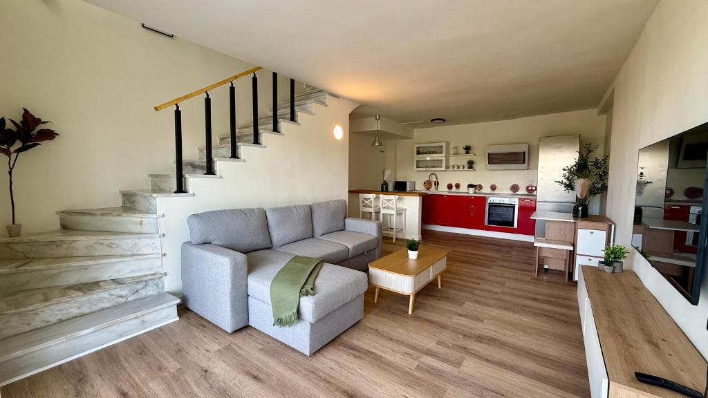 White and Green Duplex, by sol maestranza