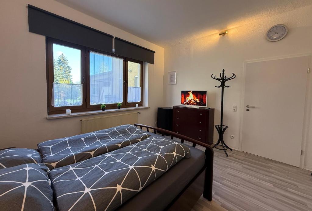 a bedroom with a bed and a window at Ruhiges Apartment Meerane in Meerane