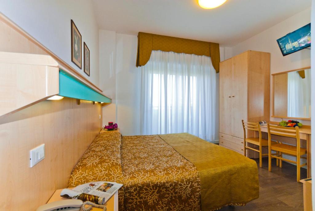 A bed or beds in a room at Hotel Gimm