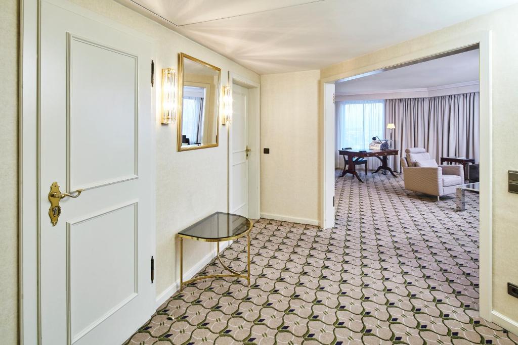 Clayton Hotel Düsseldorf City Centre - Resim 28