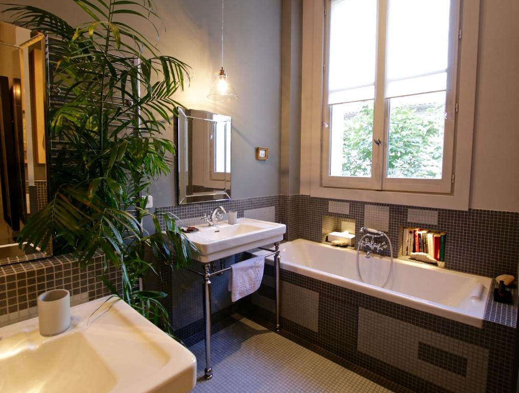Villa du Square, Luxury Guest House - Deluxe Double Room With Bath