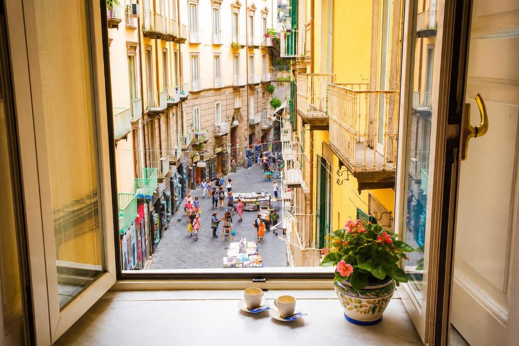Museo&Dante - 2bedroom and 2bathroom con vista su Port'Alba, Naples ...