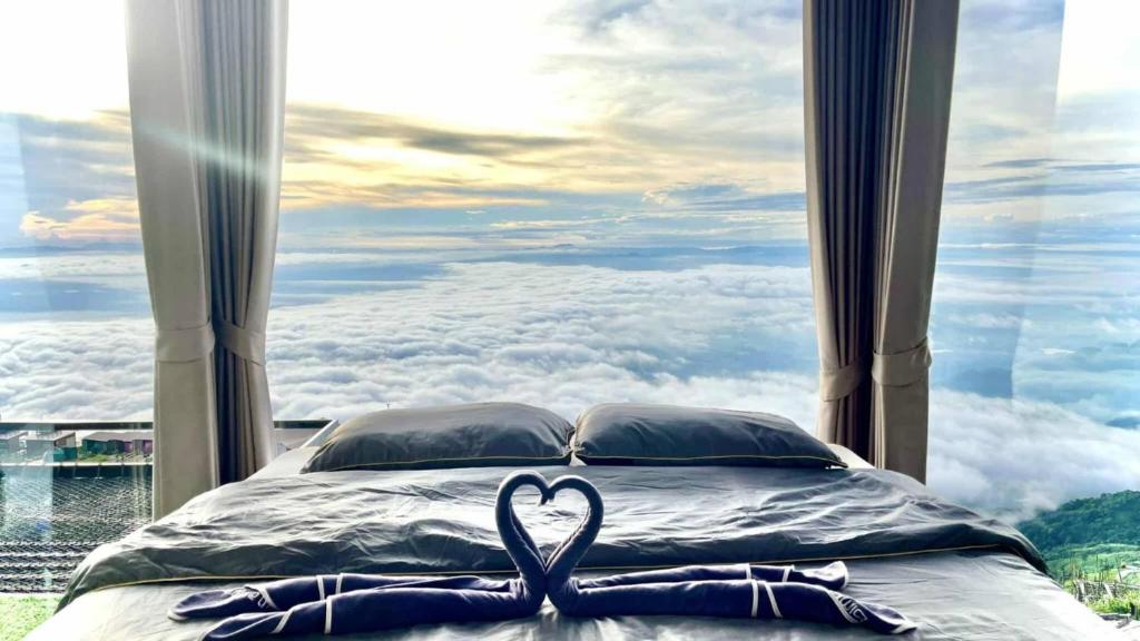 a bed with a heart on it in front of a window at Memory เมมโมรี่ ภูทับเบิก in Ban Maeo Thap Boek