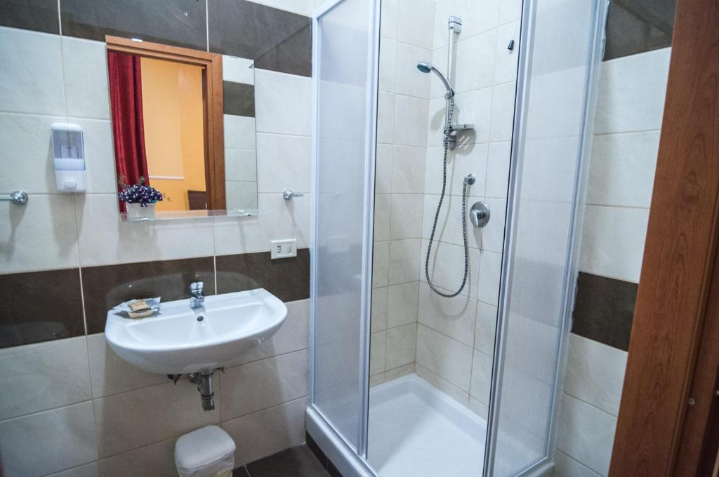 Koupelna v ubytování Hotel Leone