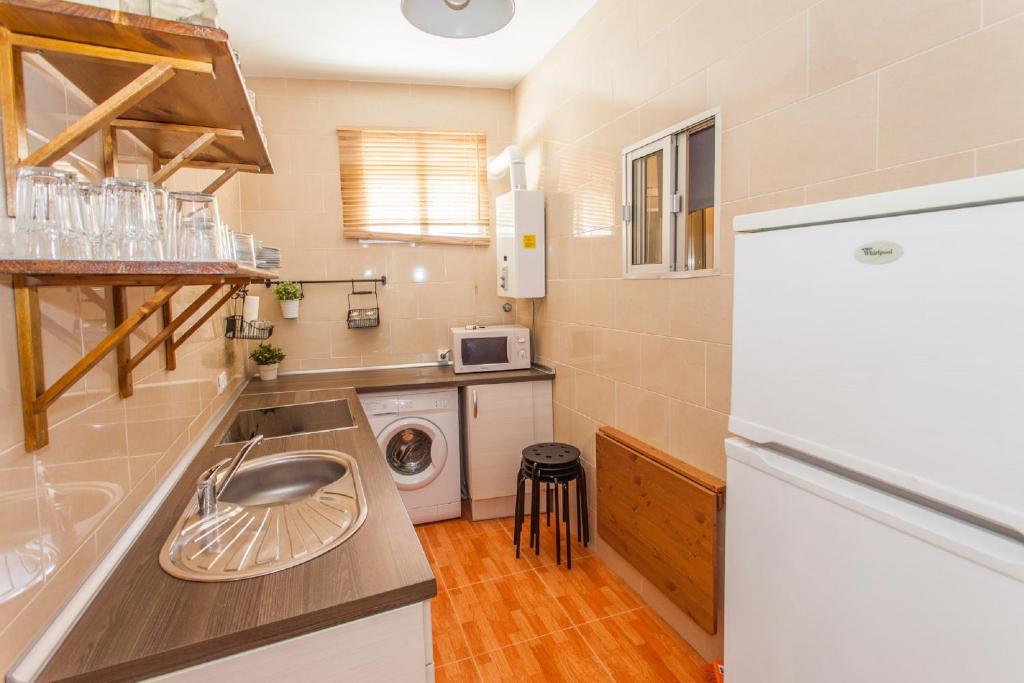 A kitchen or kitchenette at Apartamento Centro Jerez Carbón