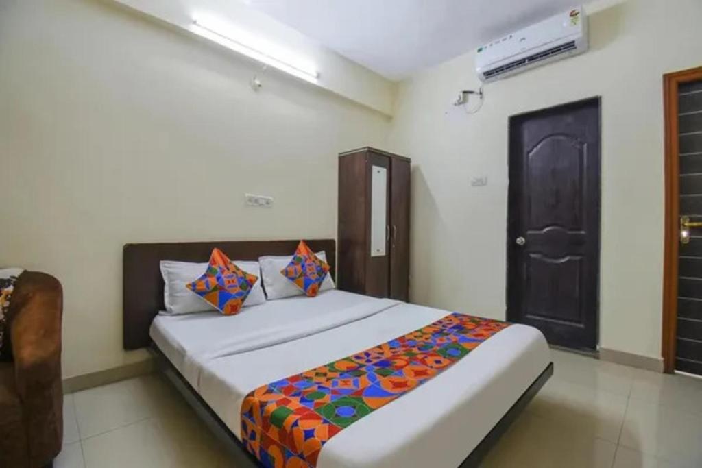 a bedroom with a large bed in a room at FabHotel Krishna Inn in Hinjewadi