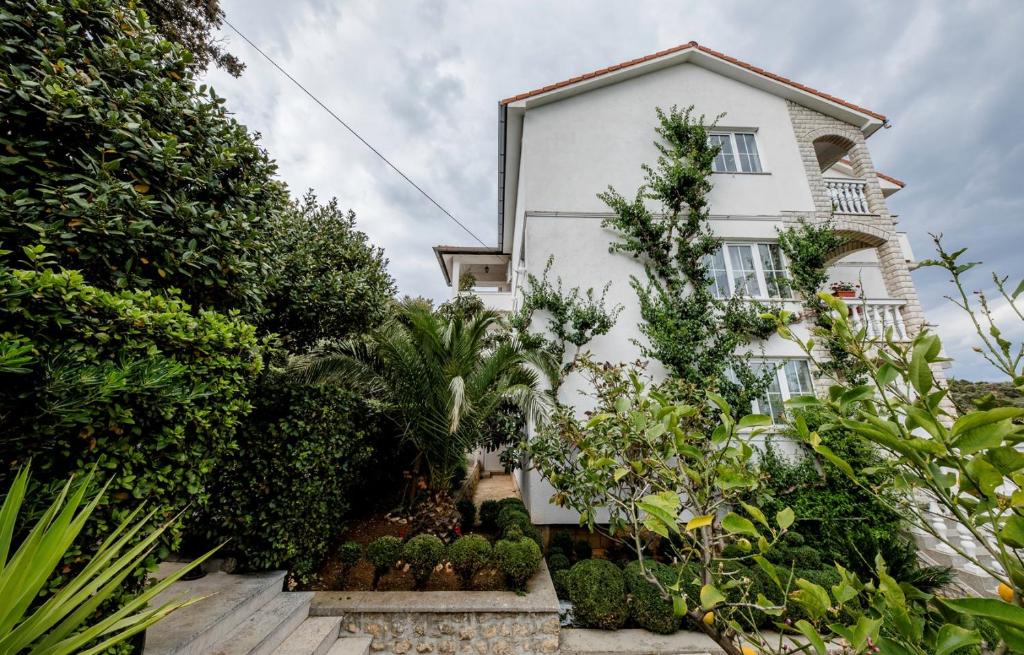 Apartments Anica Kampor
