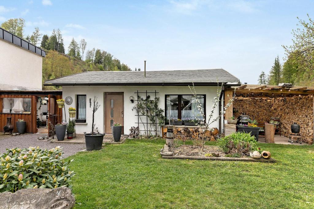 a house with a garden in front of it at Rosenberg in Katzhütte
