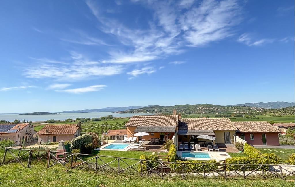 a house with a yard with a fence at Amazing Home In Montebuono in Montemelino
