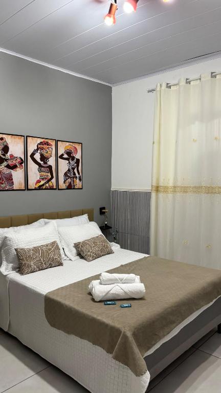 a bedroom with a large bed in a room at Apartamento em Lauro de Freitas in Lauro de Freitas