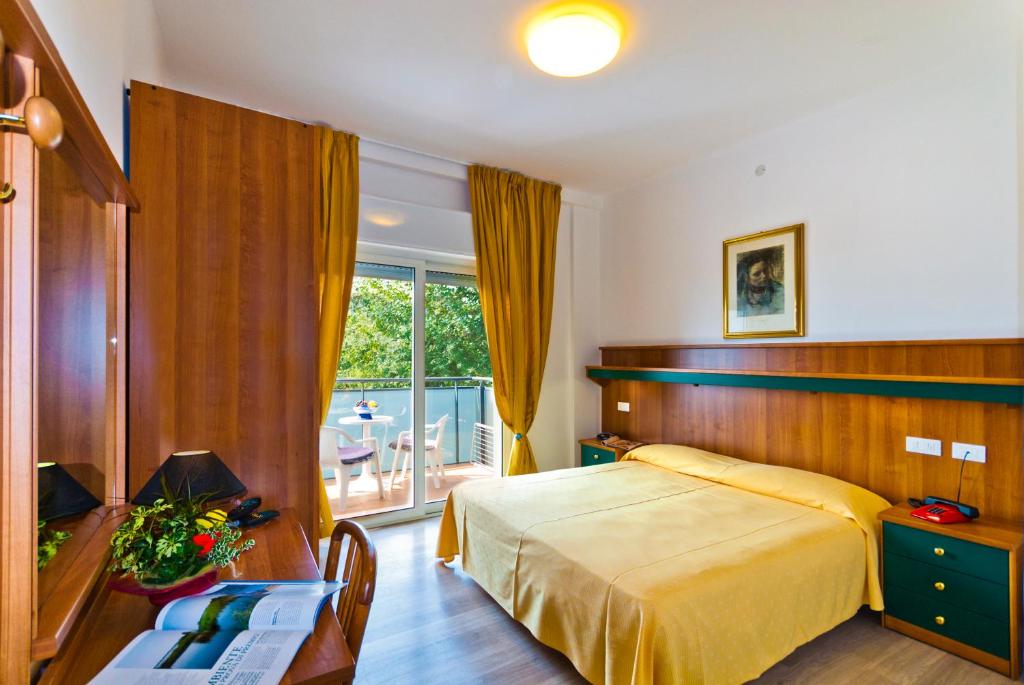 A bed or beds in a room at Hotel Gimm
