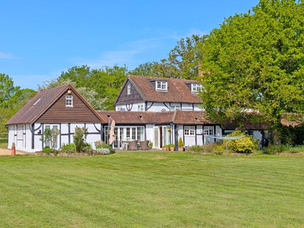 a large white house with a large yard at Fewhurst Cottage - Billingshurst in Billingshurst