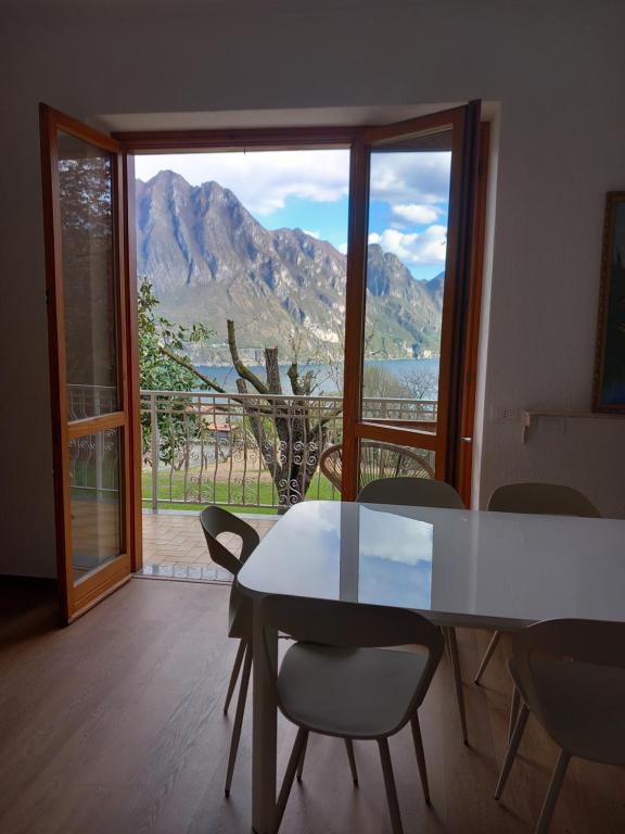 a dining room table with chairs and a view of a mountain at Casa Vacanze Cael la Quiete in Riva di Solto