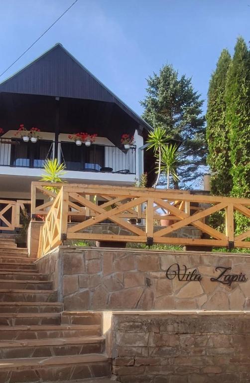 a wooden fence in front of a house at Vila Zapis Zavojsko jezero in Pirot