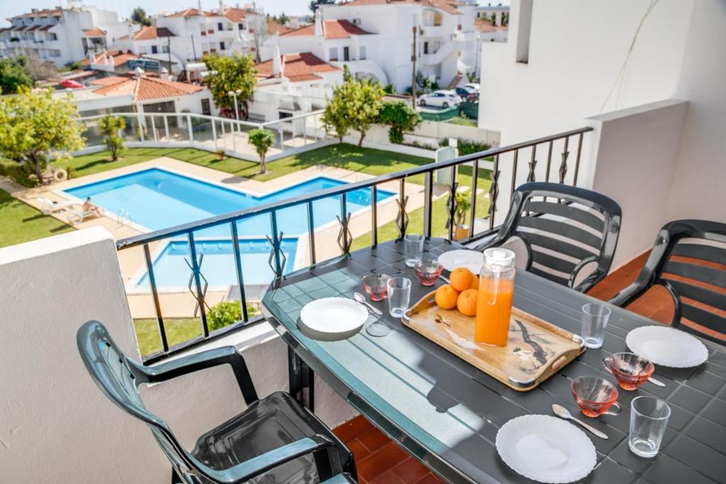 Spacious Apt T3, Pool View Balcony, Oura