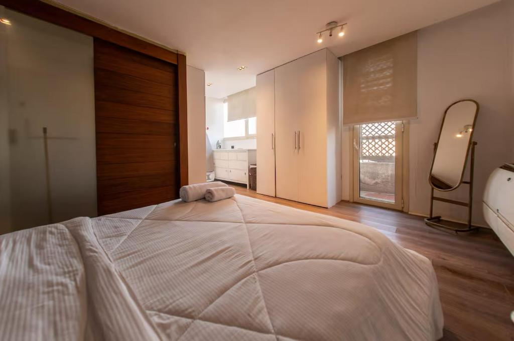 a bedroom with a large white bed in a room at Zenith Cairo Deluxe Room Shared Apartment in Cairo