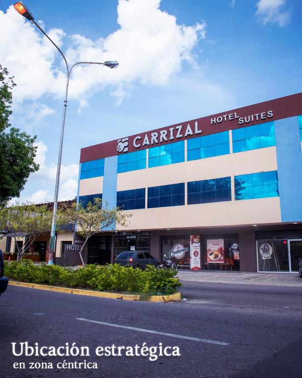 ein Gebäude mit einer Autovermietung in einer Straße in der Unterkunft Carrizal in Barinas