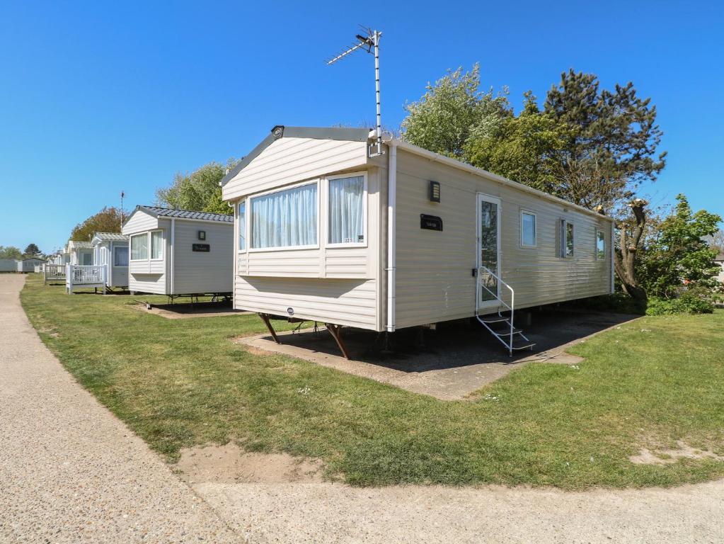 a couple of mobile homes parked in a lot at Caravan 325 in Lowestoft
