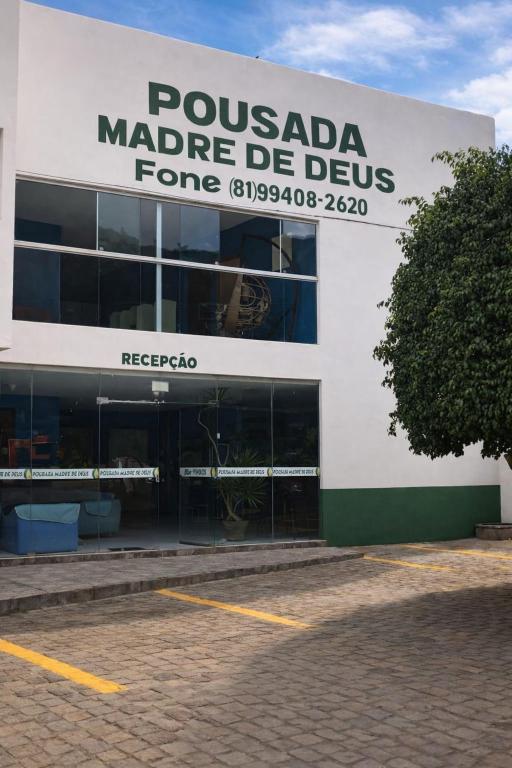 a building with a sign that reads puchada madre de delis at Pousada Madre De Deus in Brejo da Madre de Deus
