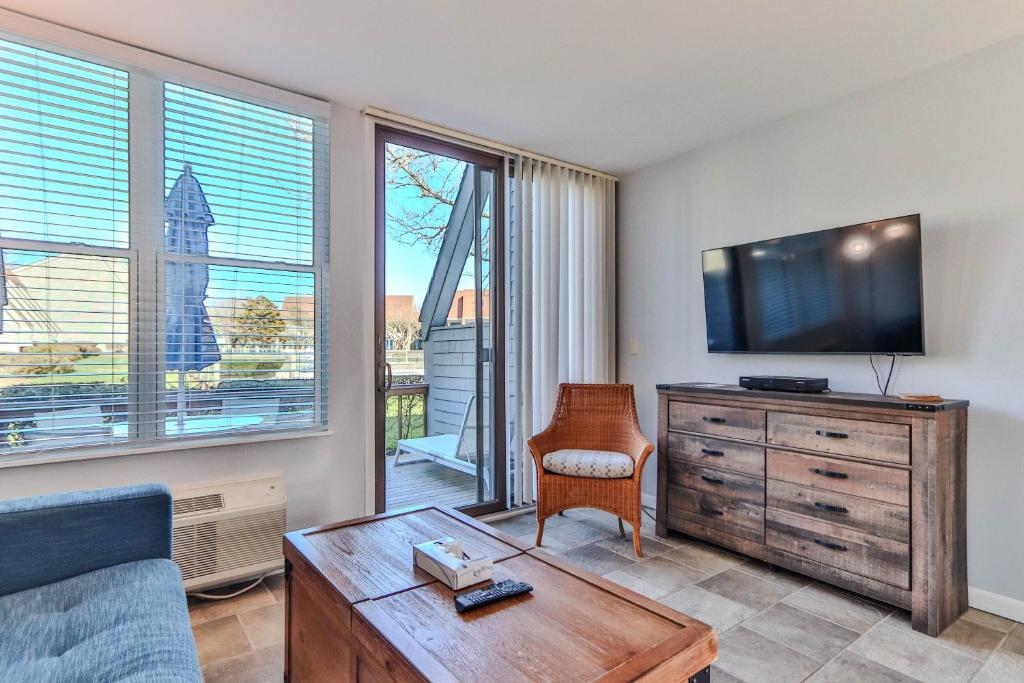 The Surf Club Resort - 