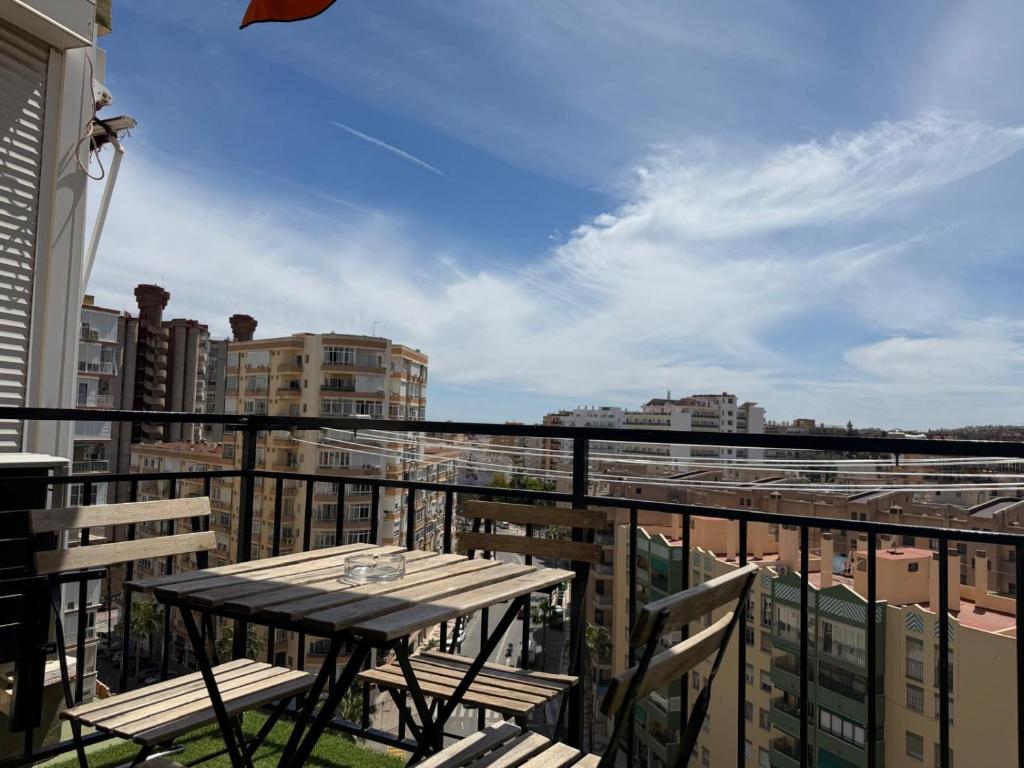 VIS10 - 10th-Floor Studio with Private Terrace and Panoramic Views - AC, Lift