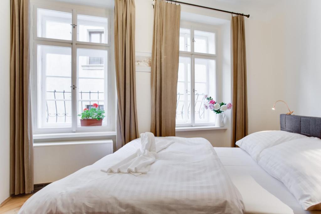 Prague Siesta Apartments - One-Bedroom Apartment With Sofa Bed