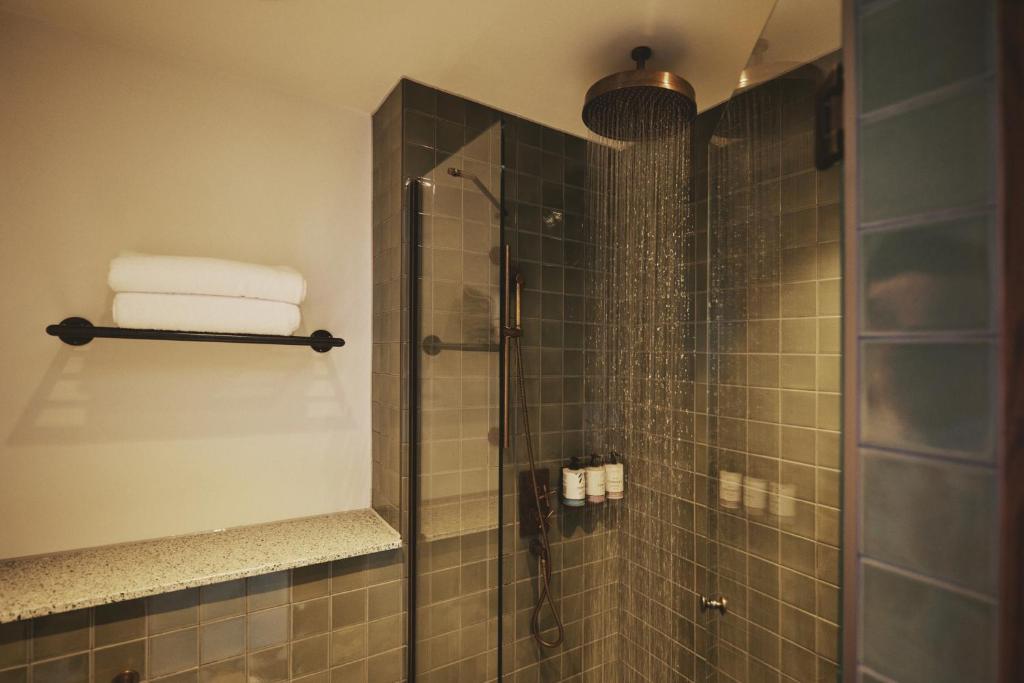 Mollie's Manchester - Deluxe Double Room